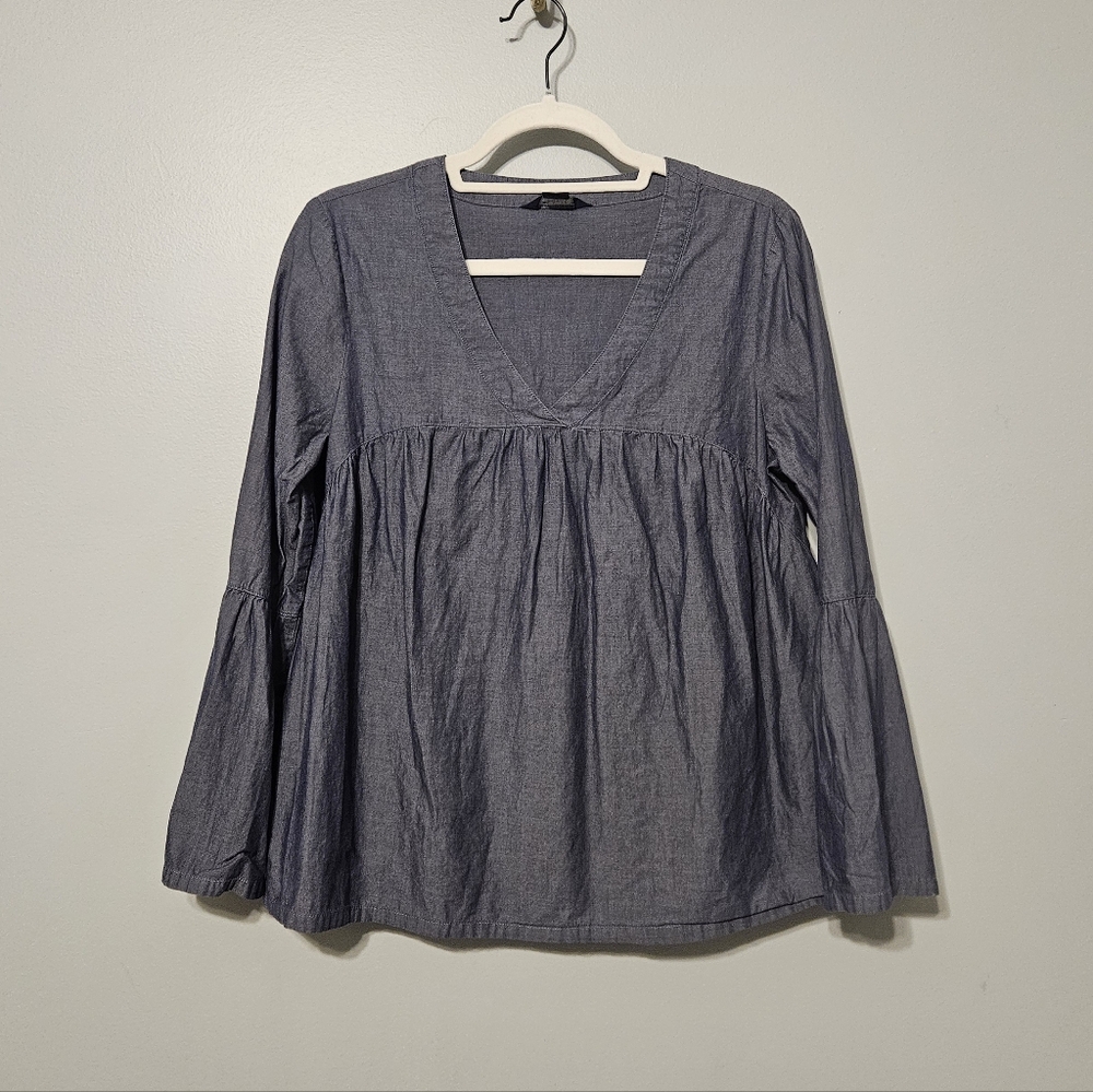 Chic Chambray V-Neck Blouse - Picture 4 of 8